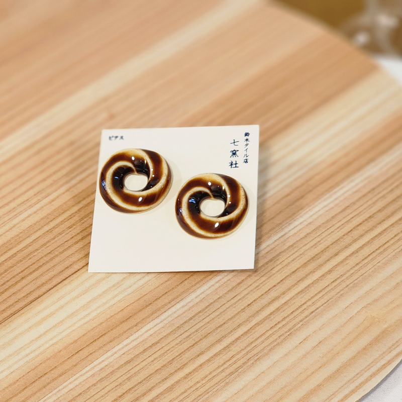 美濃焼イヤリング くるりシリーズ(茶)
