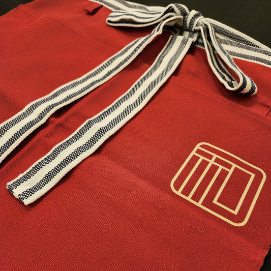 Meguri Homaekake Apron - Crimson Red