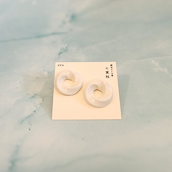 Earring_Kururi_-_White_2